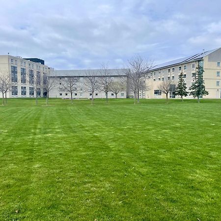 Residence & Conference Centre - Кингстон Экстерьер фото